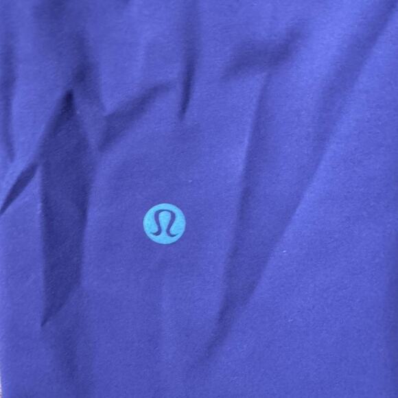 Purple lululemon leggings size 6 with logo on the calf - capri 3/4 length fit - Picture 4 of 7